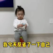 promo freebet slot member baru tanpa deposit 2021 tanpa syarat Su Yiqian bersandar di kusen pintu dengan sekantong keripik kentang di tangannya.